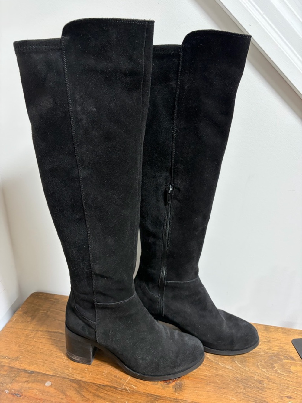 Vera Gomma Knee-High Suede Boots sz 39